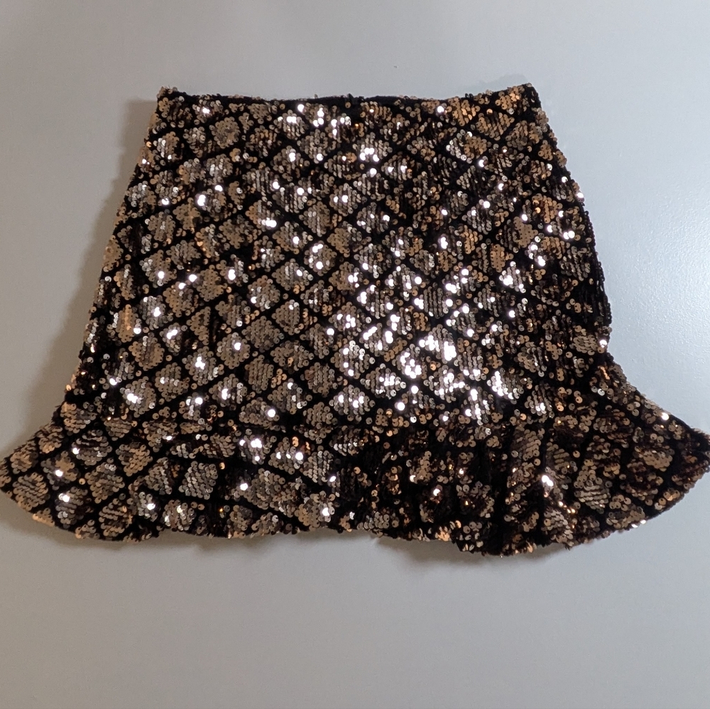 Forever 21 Sequin Mini Skirt Rose Gold Frill Hem Size S  Club Wear Party NEW